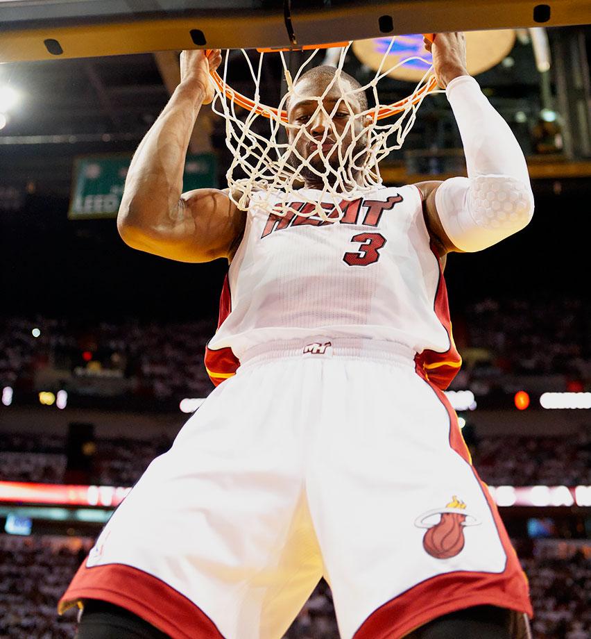 [NBA]科林斯活力十足 飞身暴扣势大力沉