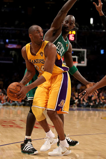 2025 赛季回顾：小格雷罗单季 48 轰的表现，助蓝鸟队在季后赛中一路杀至美联决赛